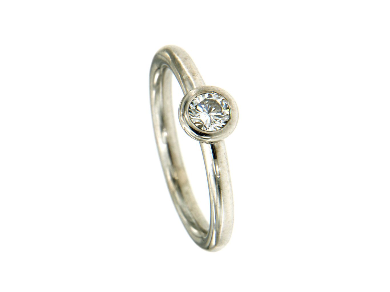 Ring Weissgold 750 mit Diamant 0.41 Kt Farbe F, Klarheit VS2