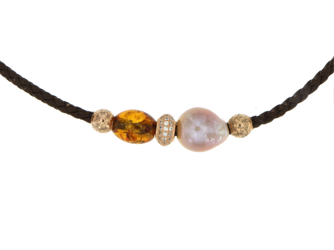 Collana in pelle intrecciata con perla coltivata, ambra e inserti in argento 925