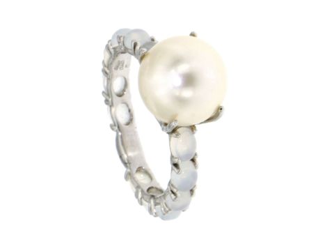 Anello oro bianco 750 con cabochon in calcedonio e perla