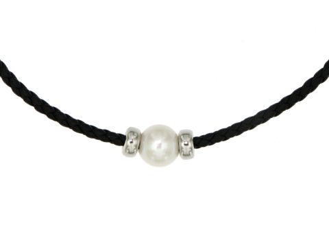 Collana in cuoio nero con perla coltivata e inserti argento 925