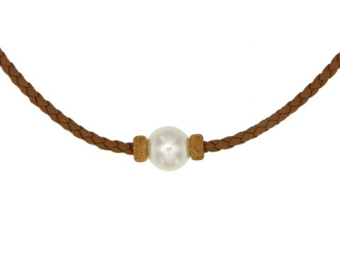 Collana in cuoio color sabbia con perla coltivata e inserti argento 925