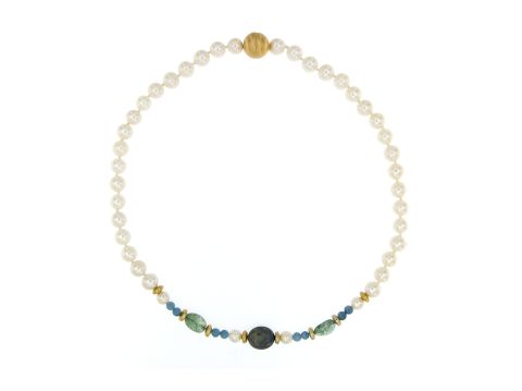 Collana con perle coltivate, zaffiro e smeraldi, inserti argento 925 placcato